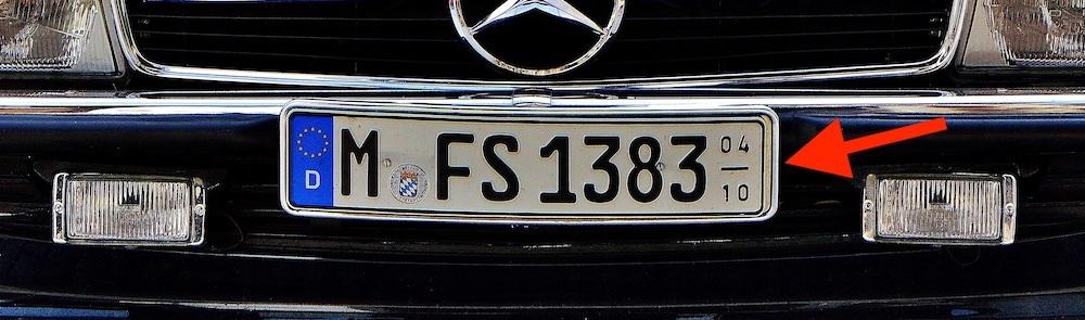 Seasonal plates are only valid for part of the year. The plates in this image are valid from April to October. Saisonkennzeichen